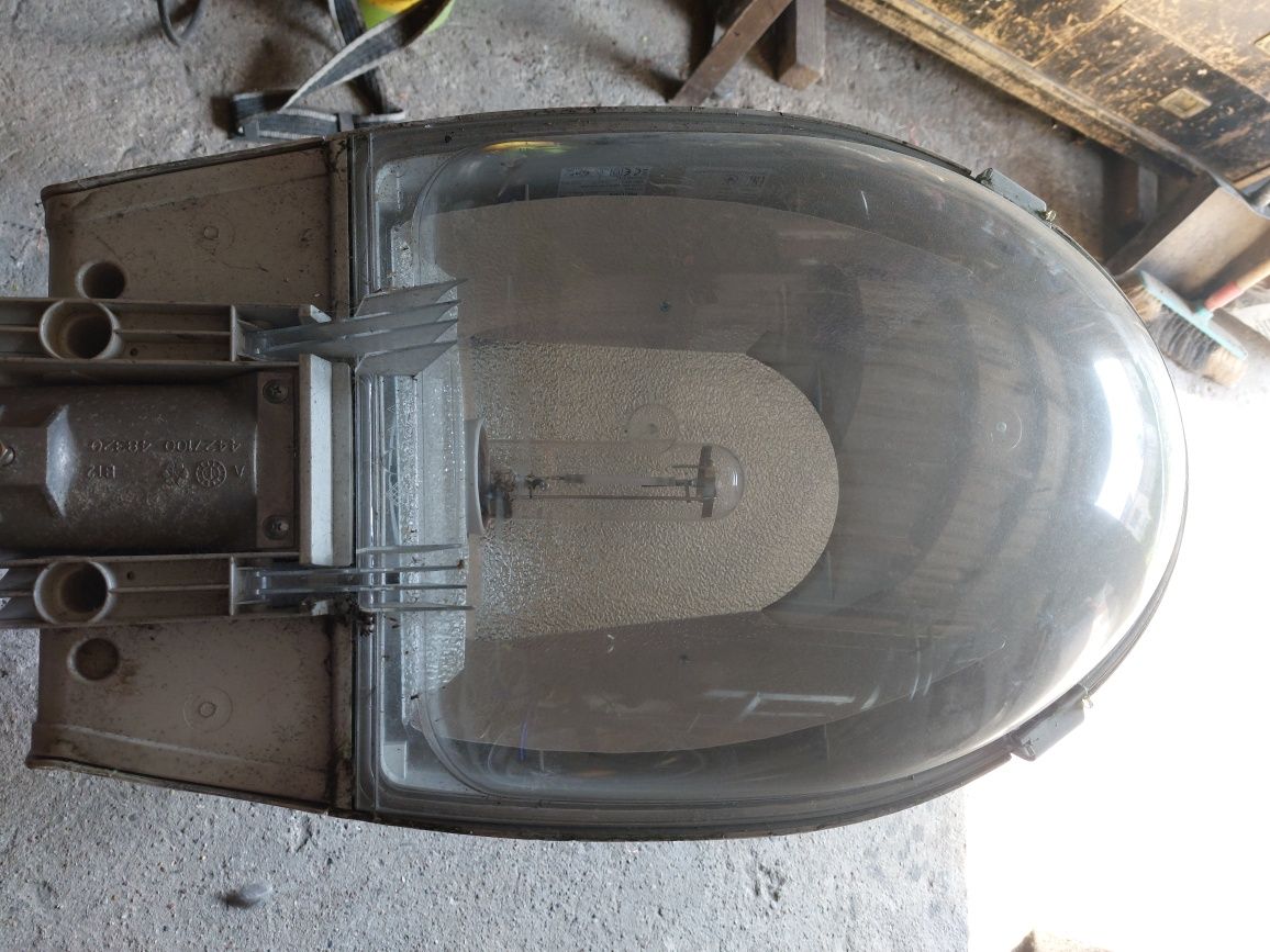 Sprxedam lampe oswietleniowa