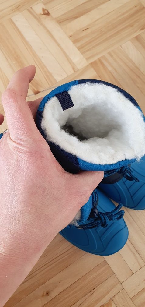 Śniegowce 27 ze świecąca podeszwą buty zimowe kozaki 27