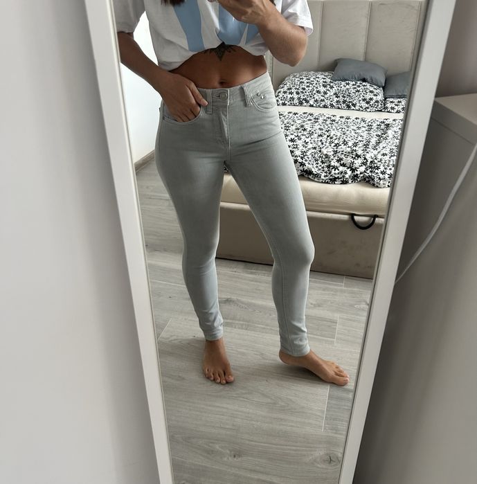 Jasno szare rurki