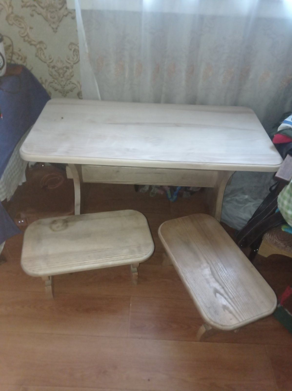 Стіл дубовий та пара стільців