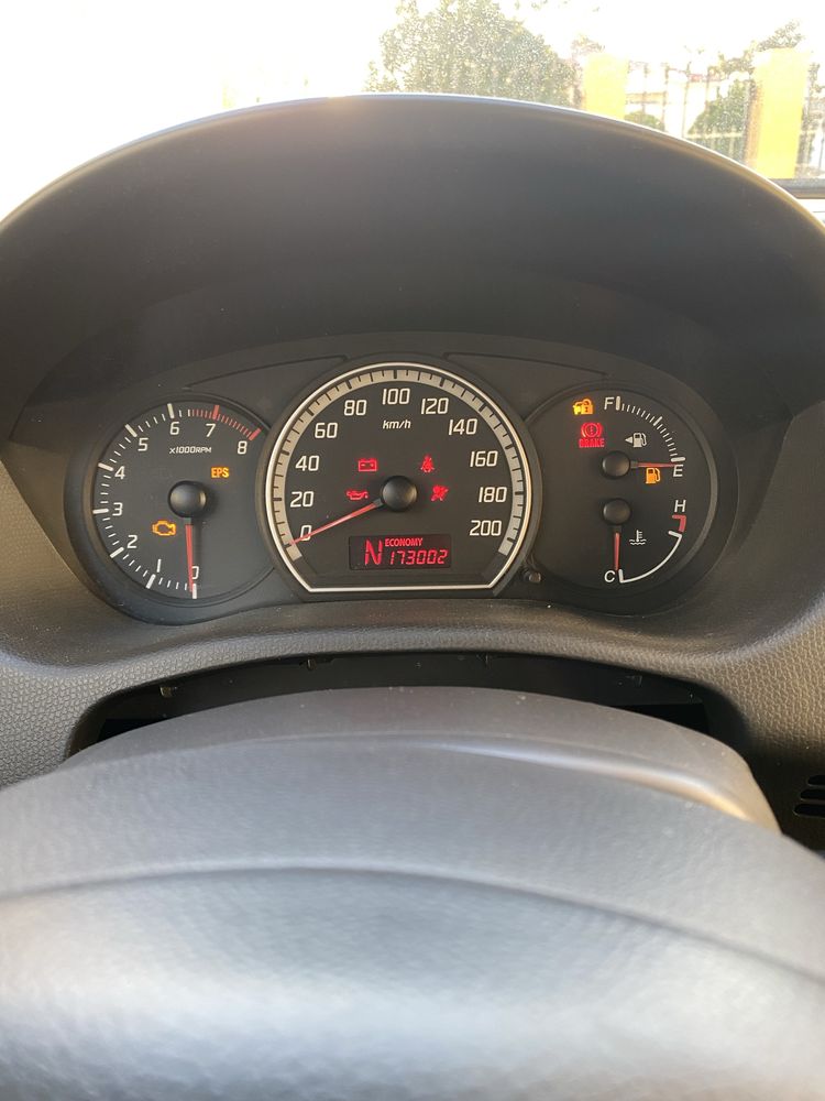 Suzuki Swift 1.3 16V (Caixa Automática)