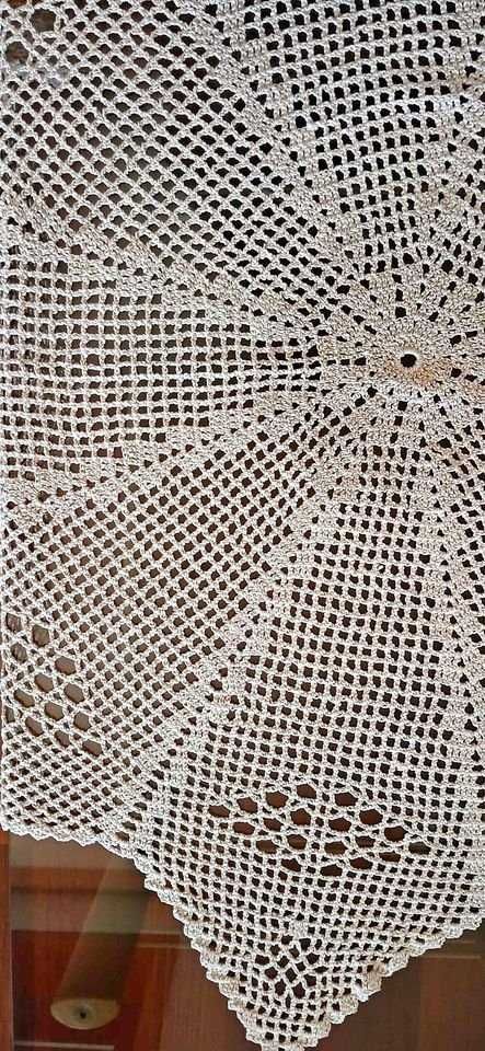 Toalhas em crochet redondas (1,20 mt) (1,40 mt). Feitas à mão. Novas!!