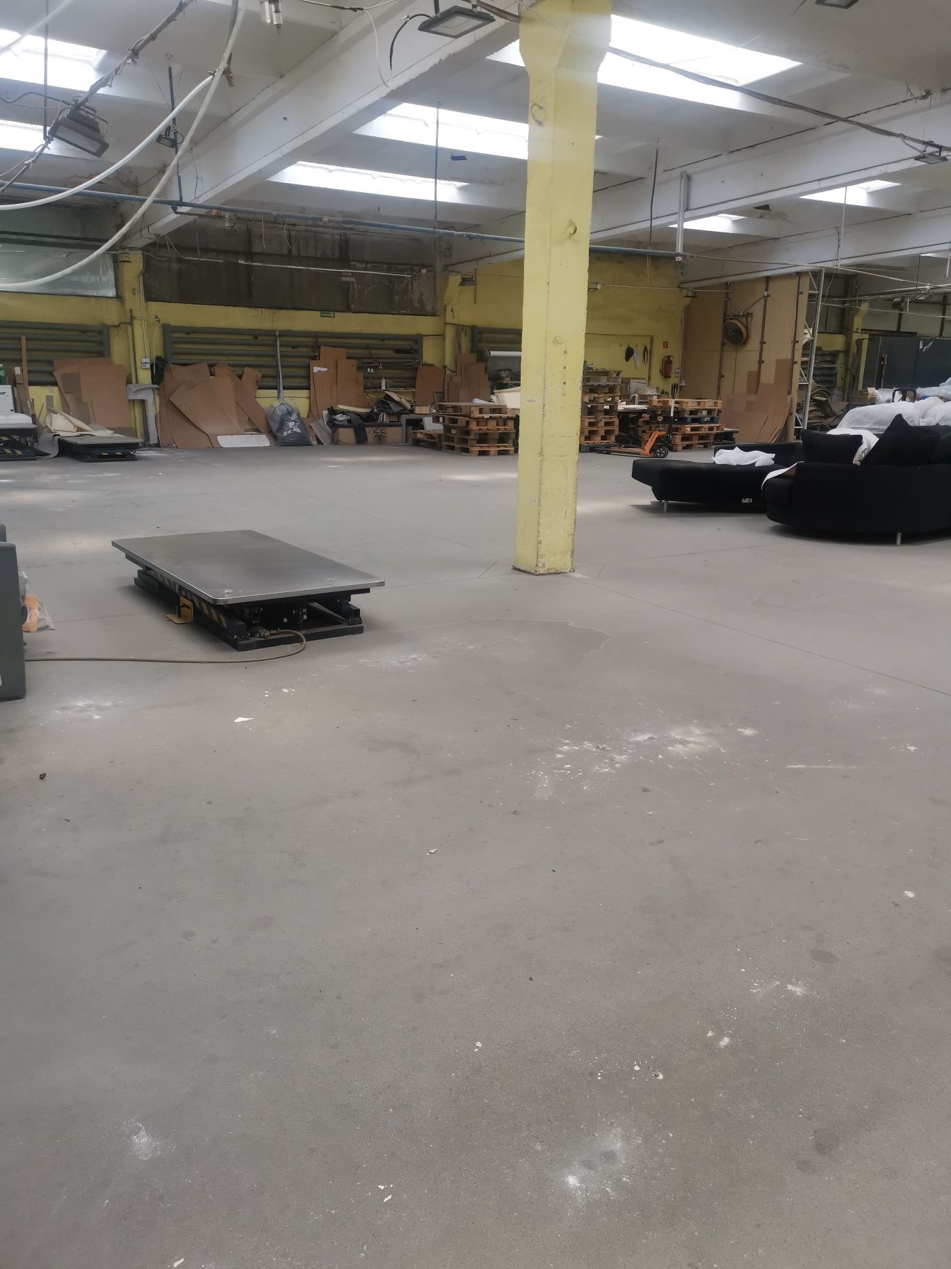 Hale Produkcyjne 5894m2- Fabryka Mebli Tapicerowanych