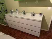 Comoda branca IKEA com tampo de vidro