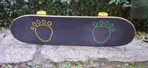 skate de criança: monstro de fato e engravatado