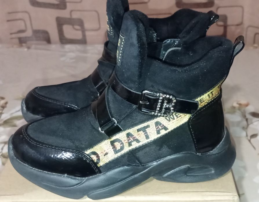 Черевички на дівчинку