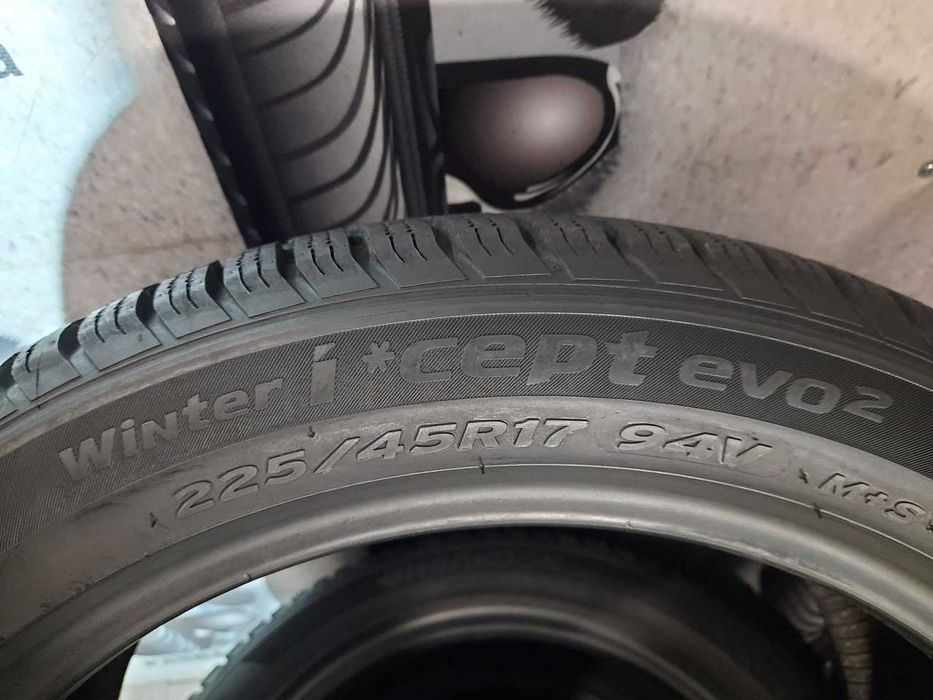 Шини 8мм 225/45 R17 HANKOOK Winter i'cept EVO2 зима сток