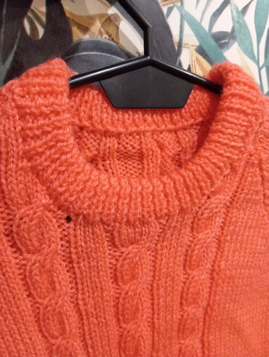 Ciepły sweter damski koralowy handmade M/L