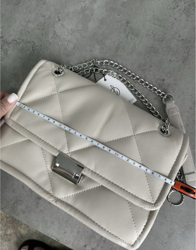 Сумка Stradivarius бежева на ланцюжку нова