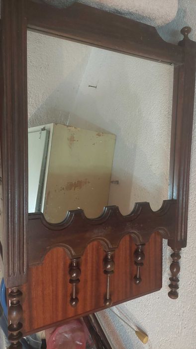 Móveis em Mogno e outros