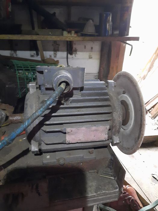 Точильный станок со столом тяжелый