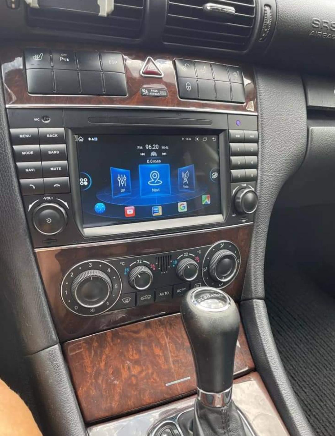 Rádio Android 13 com GPS Mercedes W203/W209/CLC (Artigo Novo)