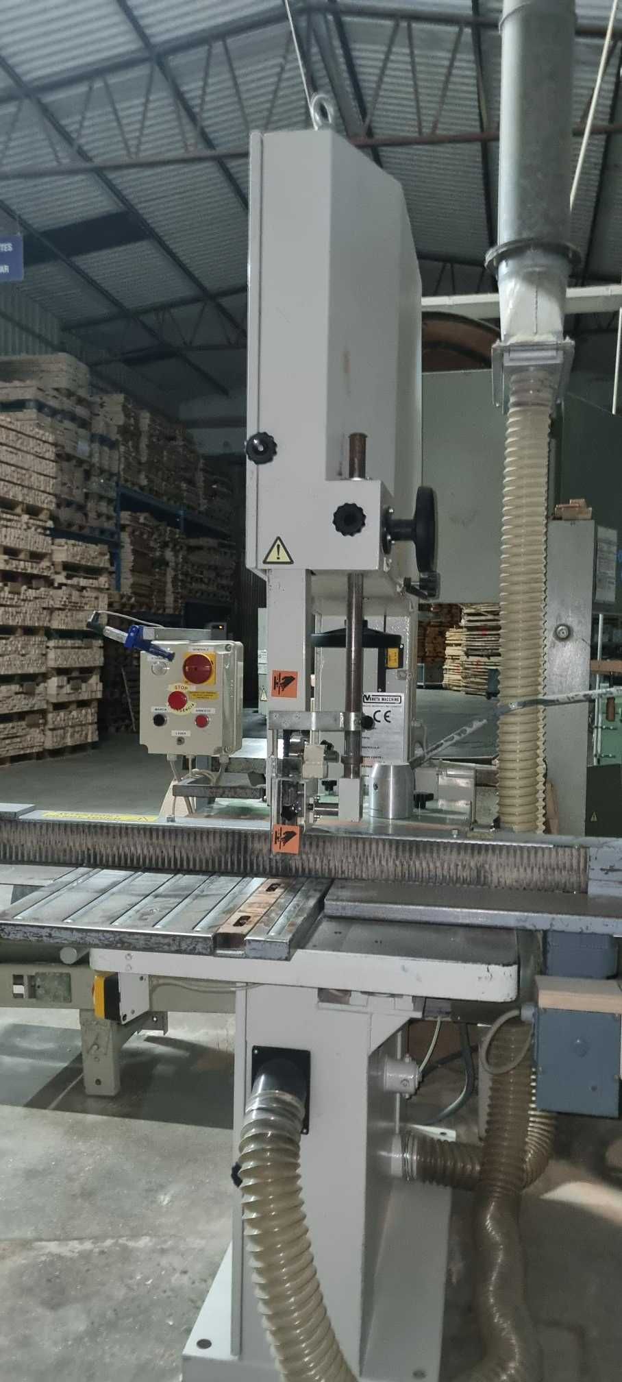Serra de fita semiautomática