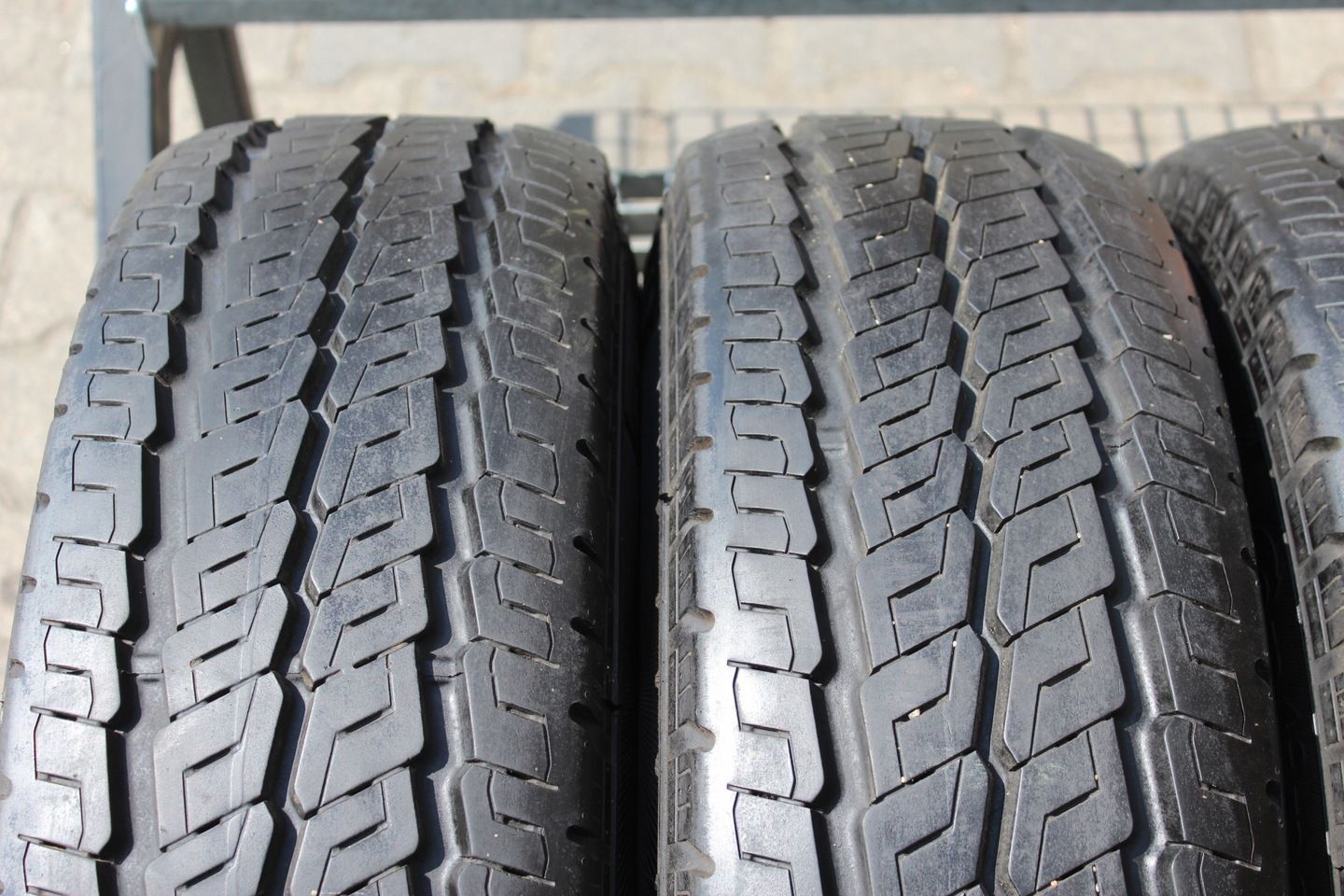 4x 225/75R16CP CONTINENTAL VANCO CAMPER 116R 17r