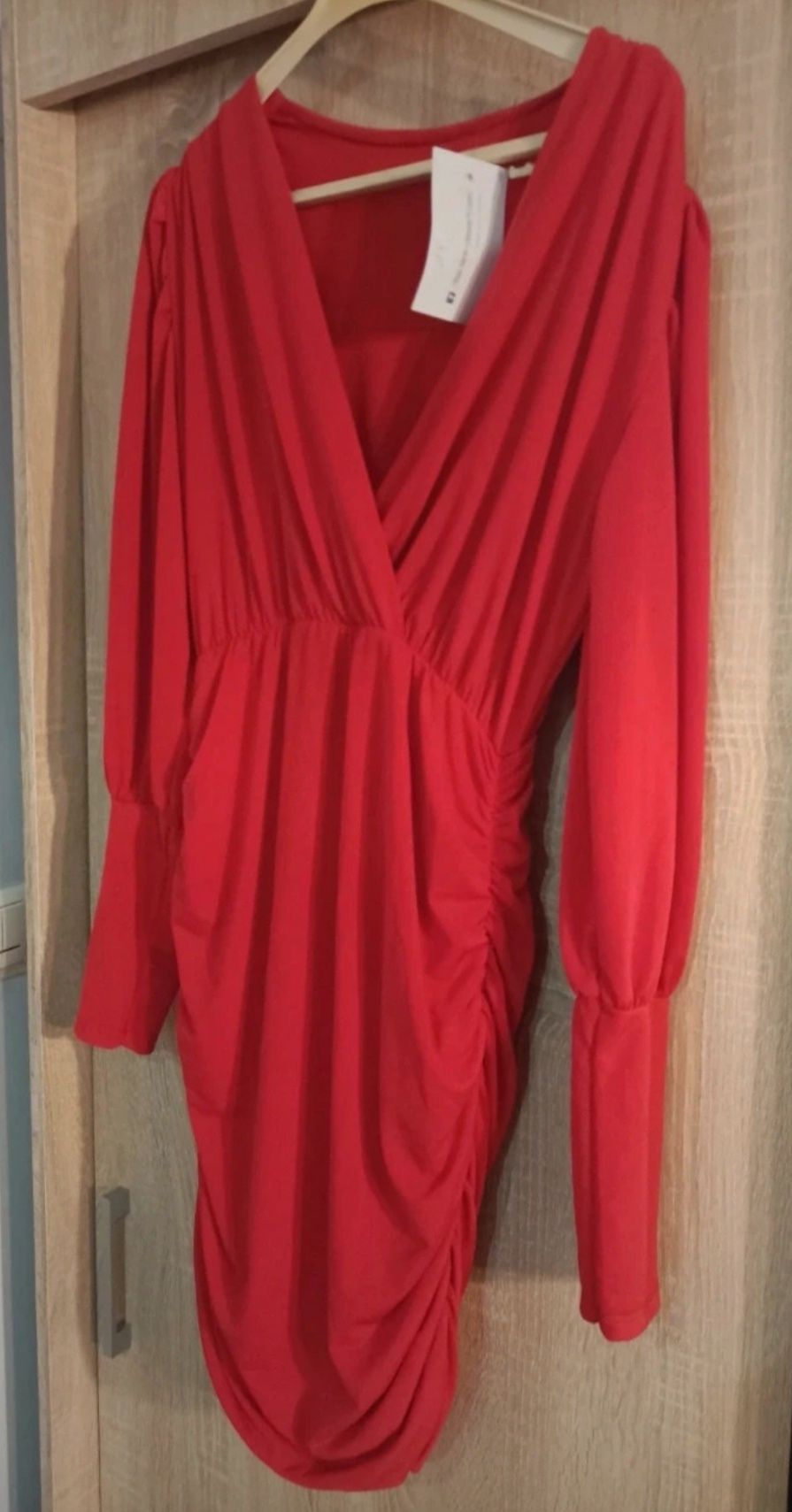 Piękna czerwona włoska sukienka UNI okazyjna