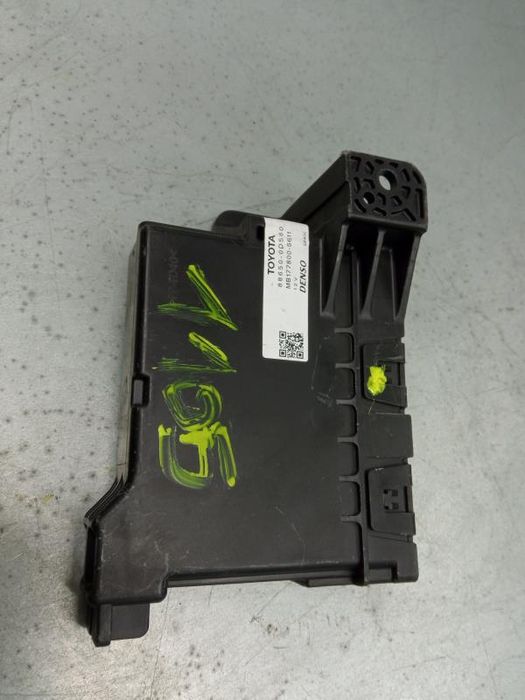 Módulo confort TOYOTA Yaris (_P13_)