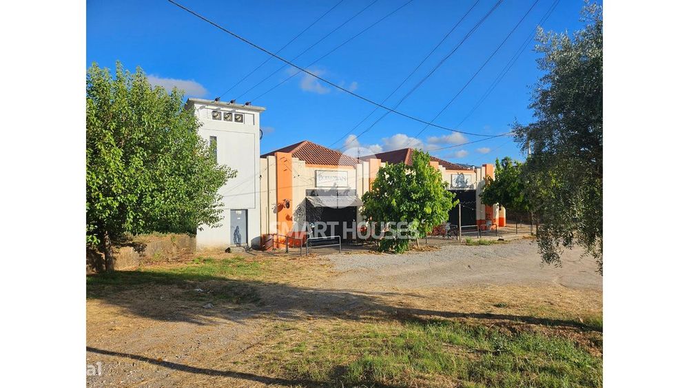 ARRENDA: Armazém Arganil c/ parque