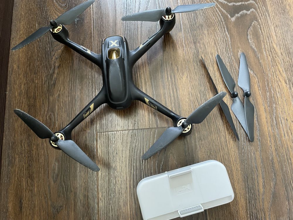 Квадрокоптер Hubsan H501A