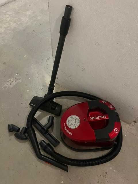Aspirador NILFISK compact