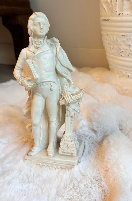 Figurka Mozart alabaster