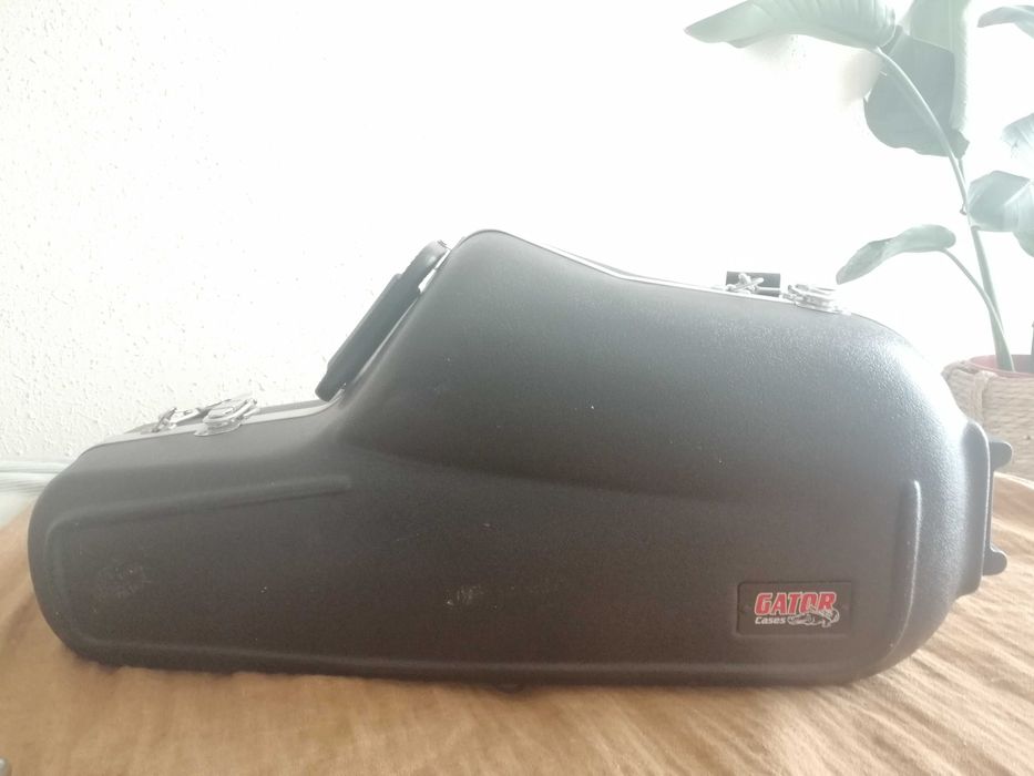 Saxofone Alto Amati Kraslice Super Classic: excelente estado