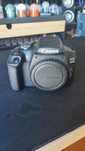 Canon EOS 2000D + lente + mala