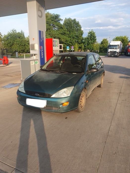 Ford Focus MK1 przed lift 3 drzwi 1.6 benzyna 16v zielony M8 na części