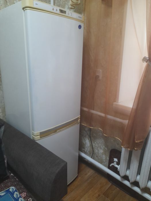 Продам двокамерний холодильник Samsung