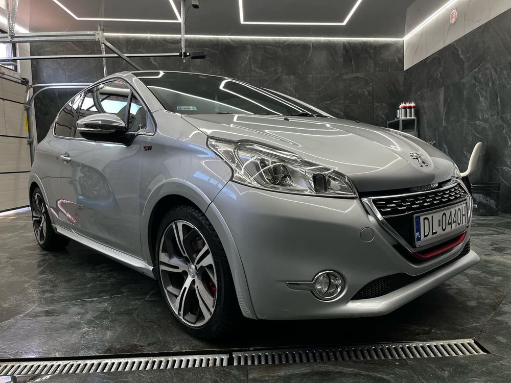 Peugeot 208 gti 200 km serwis