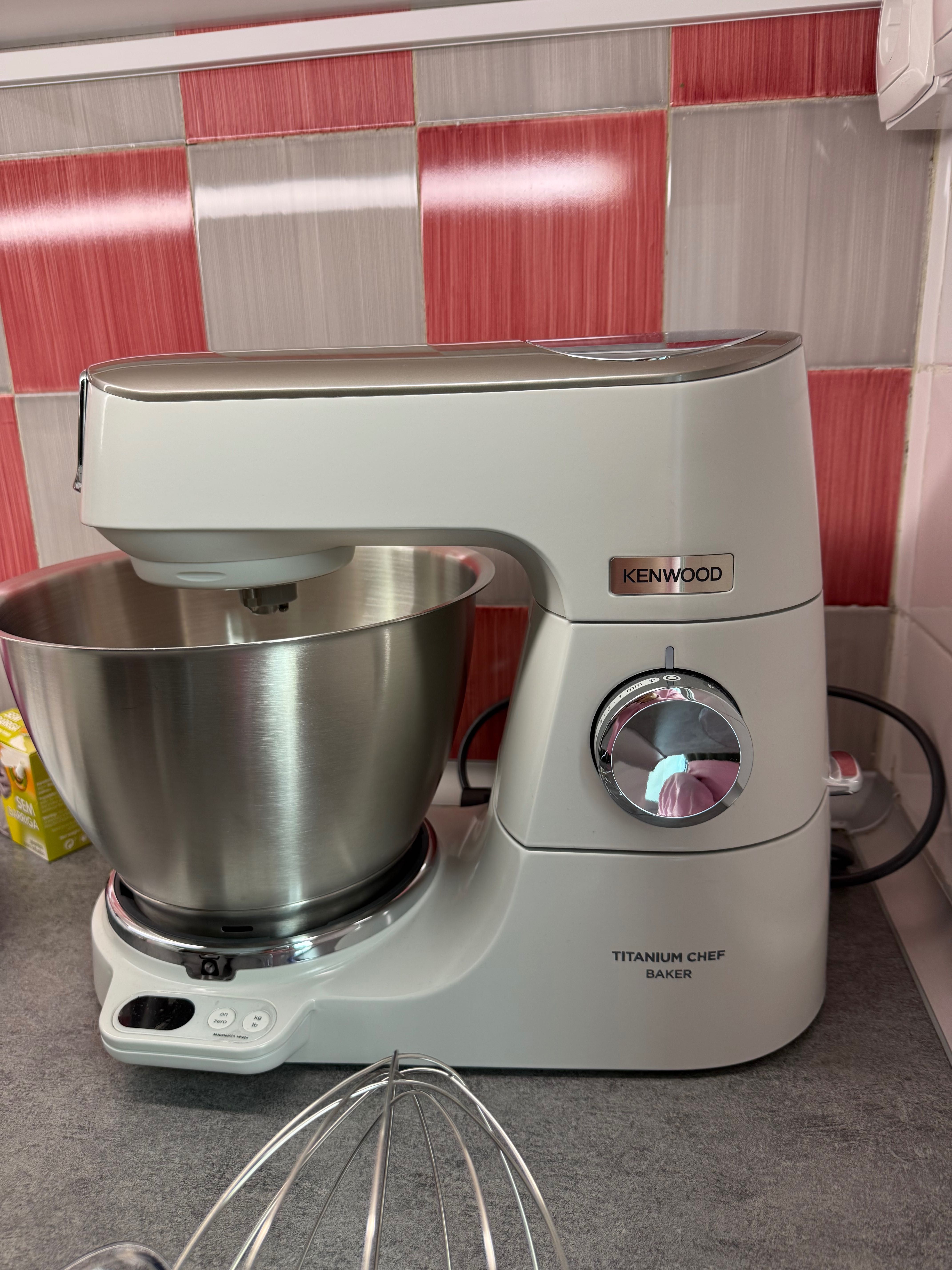 Vendo KENWOOD em perfeito estado de funcionamento e pouco utilizado.