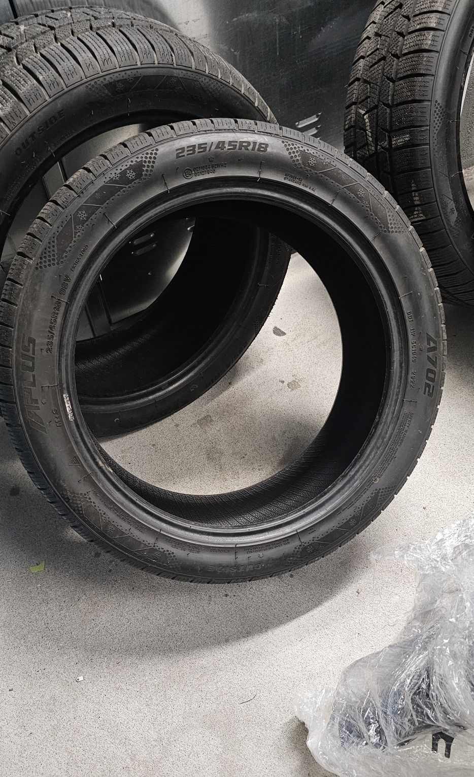 Opony 235 45 r18 Aplus a702