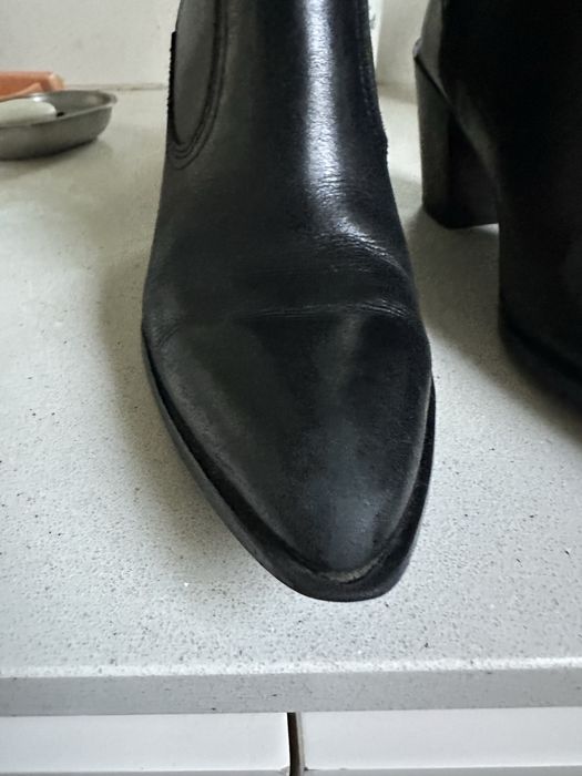 Botas em pele, pretas