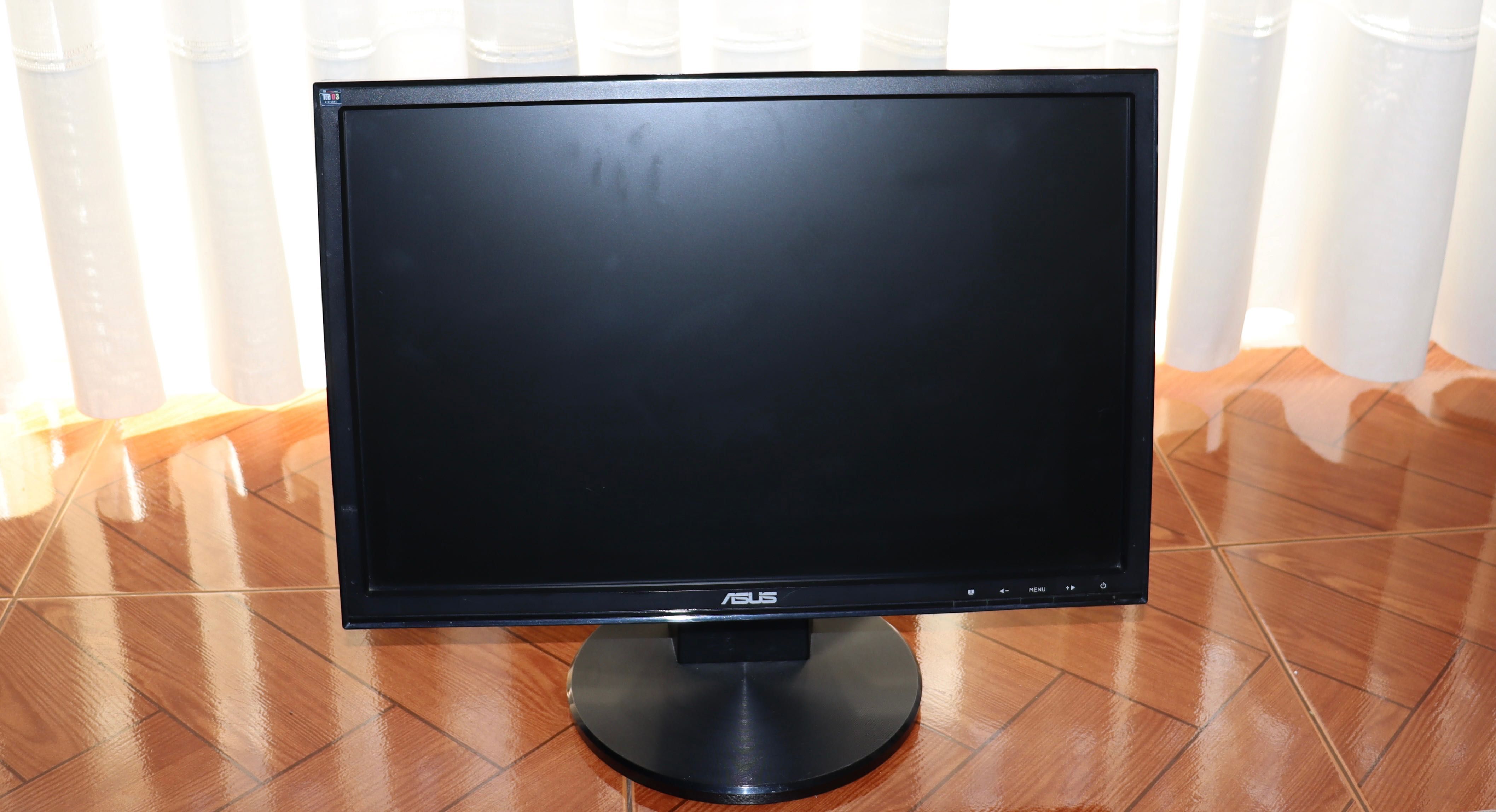 Monitores de 18'' Sony e V7