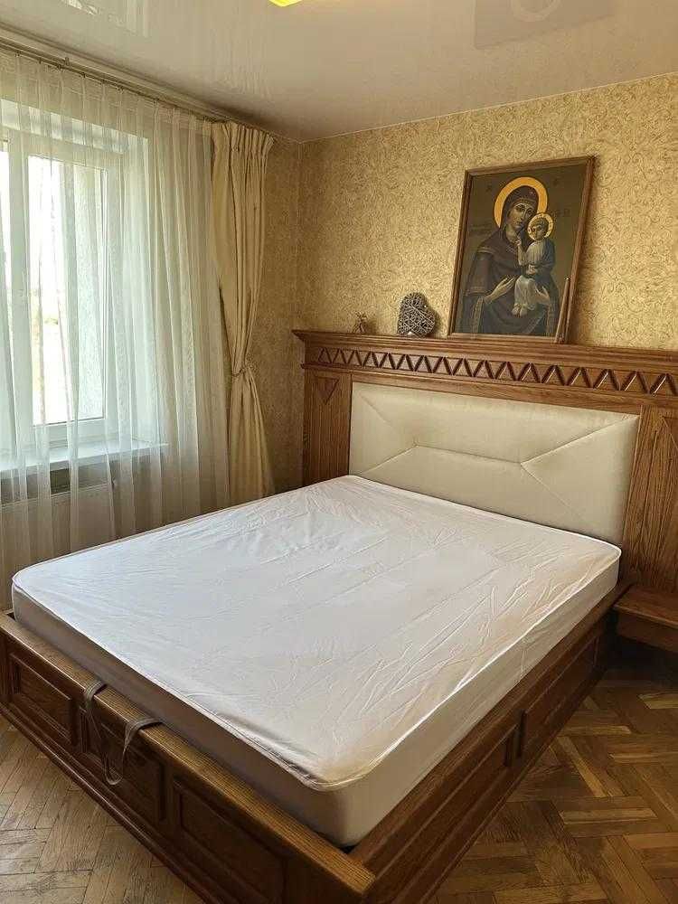 Оренда 3 кім. кв. вул. Єфремова (Leoland)