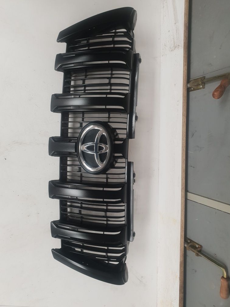 Grill Atrapa Toyota Land Cruiser J150 lift