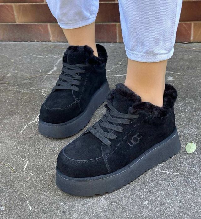 Жіноче взуття  уггі