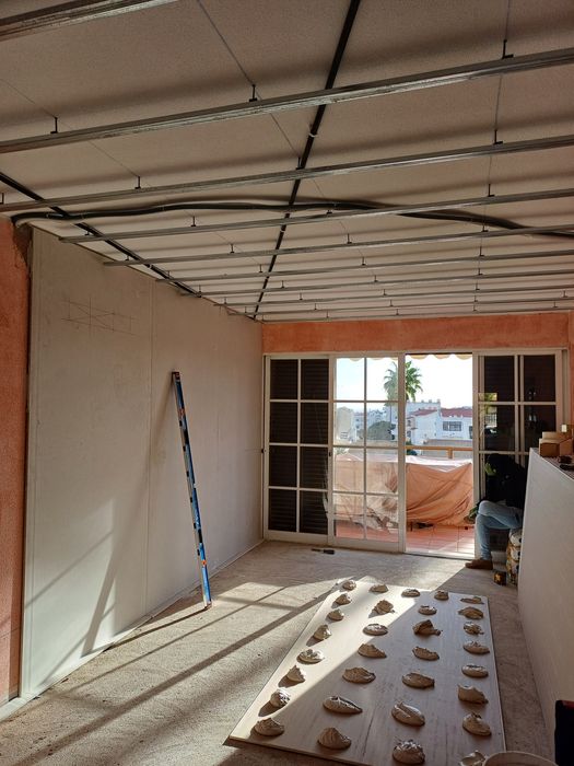 Especialistas em Pladur e Pavimentos flutuantes.