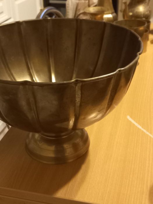 Mosiężne, z mosiądzu naczynia