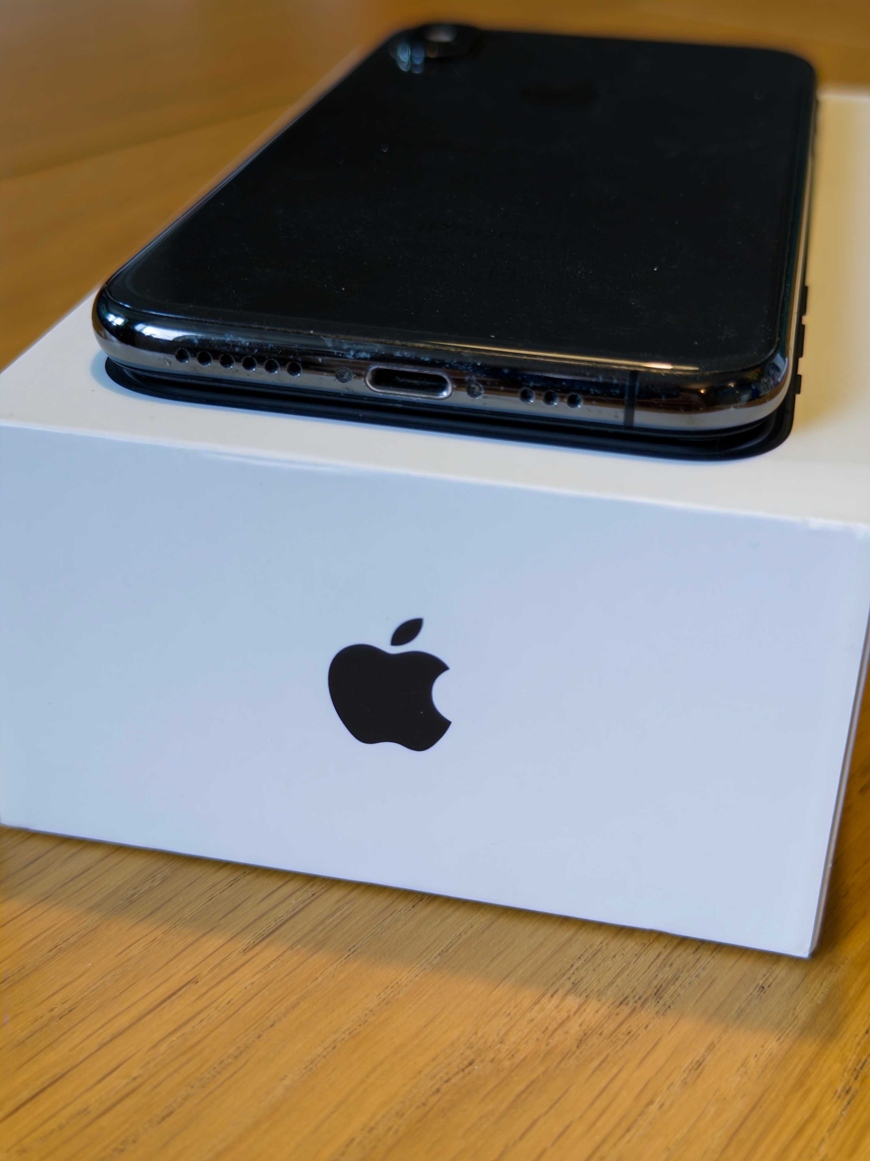 iPhone XS 64 GB z obudową Spigen