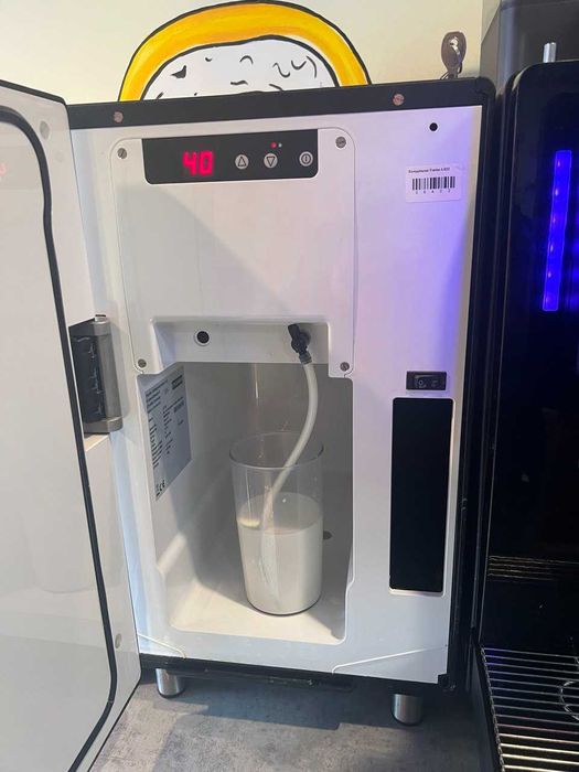 Кавомашина  Franke A600 + холодильник