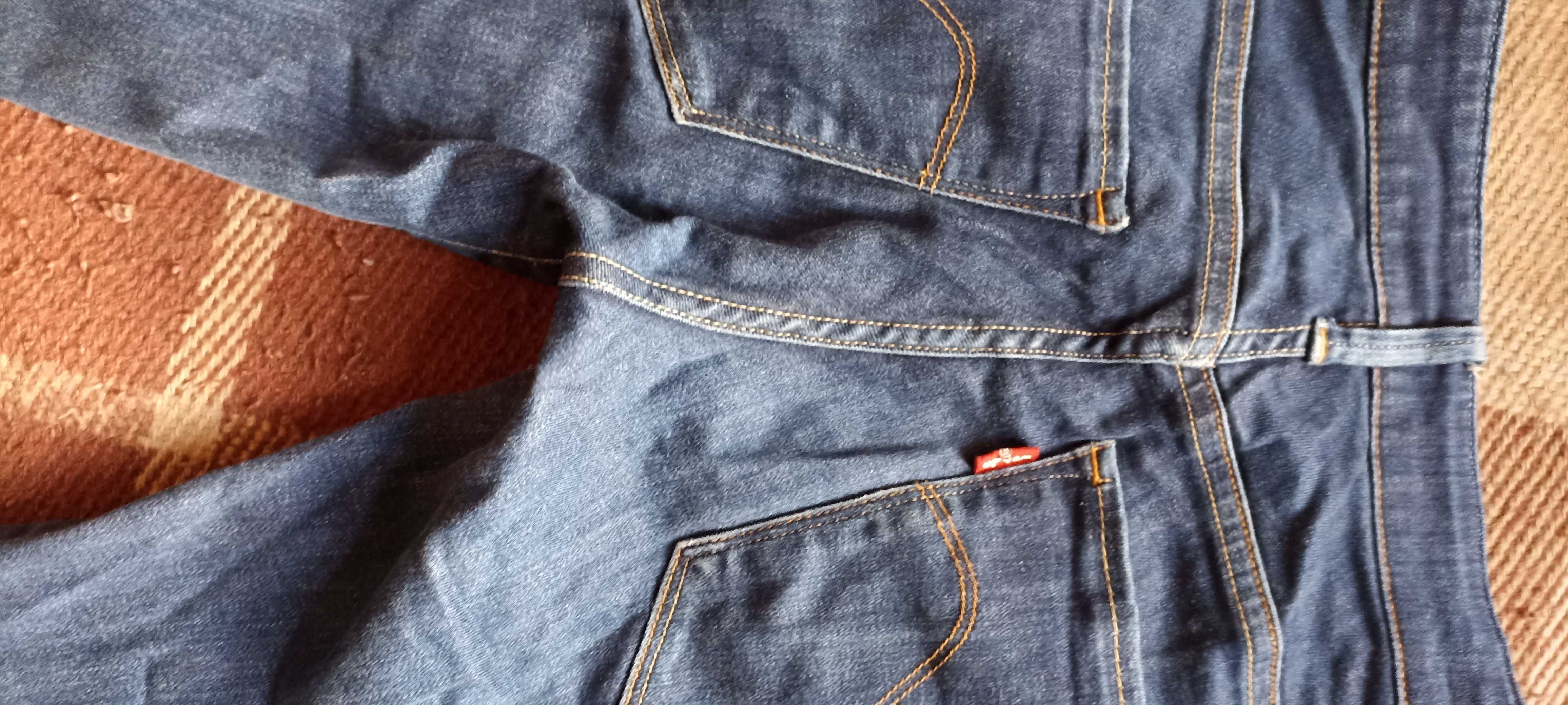 Levi Strauss & co W28 L34 Slim