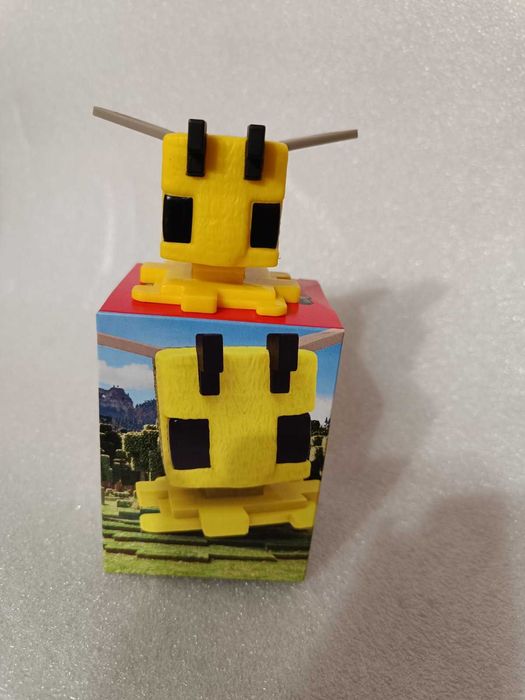 Майнкрафт макдональс пчела.