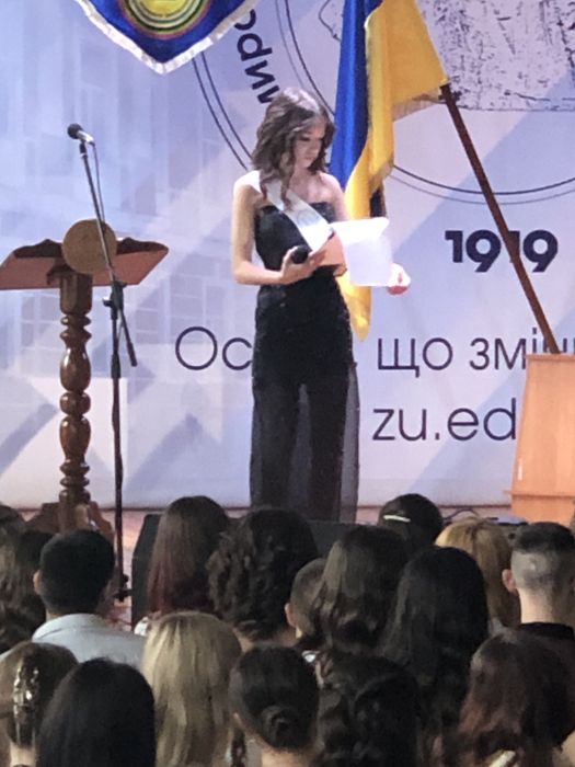 Випускна сукня в ідеальному стані