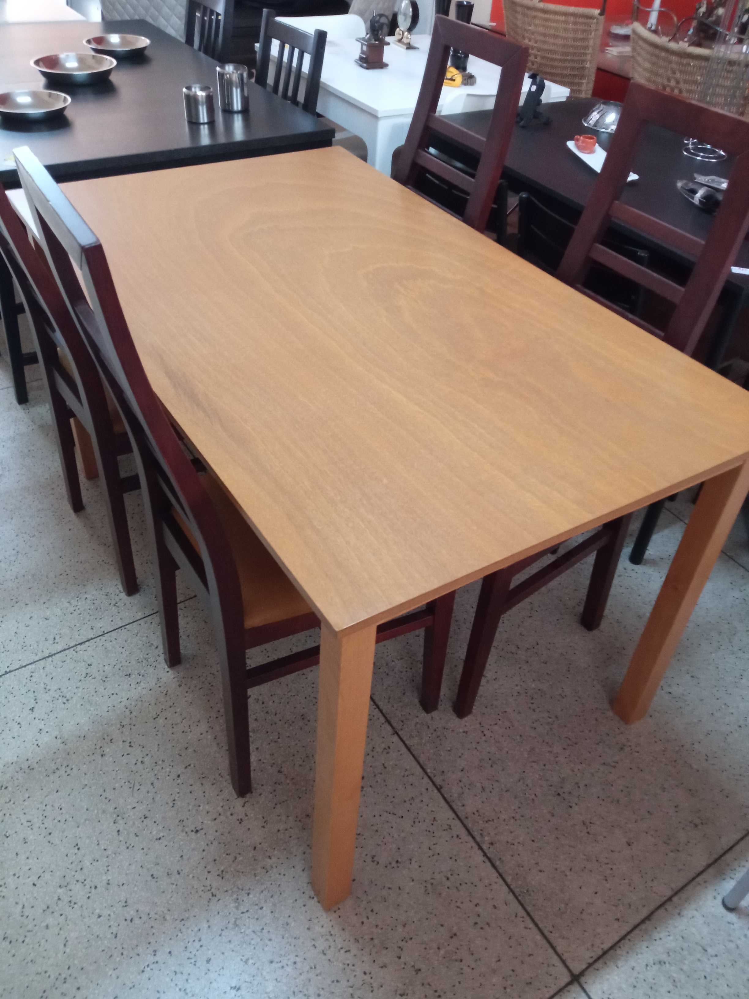 Mesa de jantar + 4 cadeiras