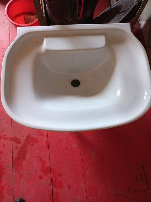 Умивальник керамічний