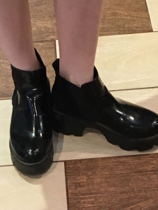 Лакові жіночі черевики, на підборах C’M Paris