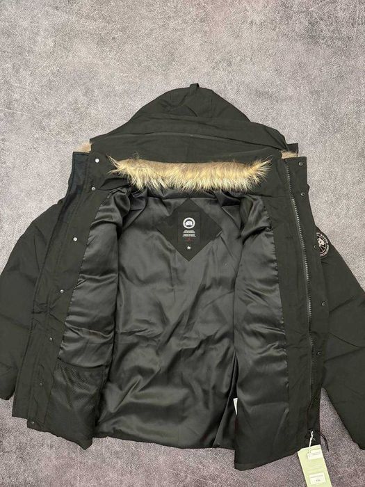 Canada Goose Puffer Jacket Black Logo