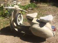 Vespa cor Pérola de 1964 com 500km