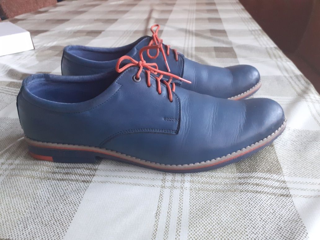 Buty eleganckie skórzane 39 dla chłopaka. Jak nowe !