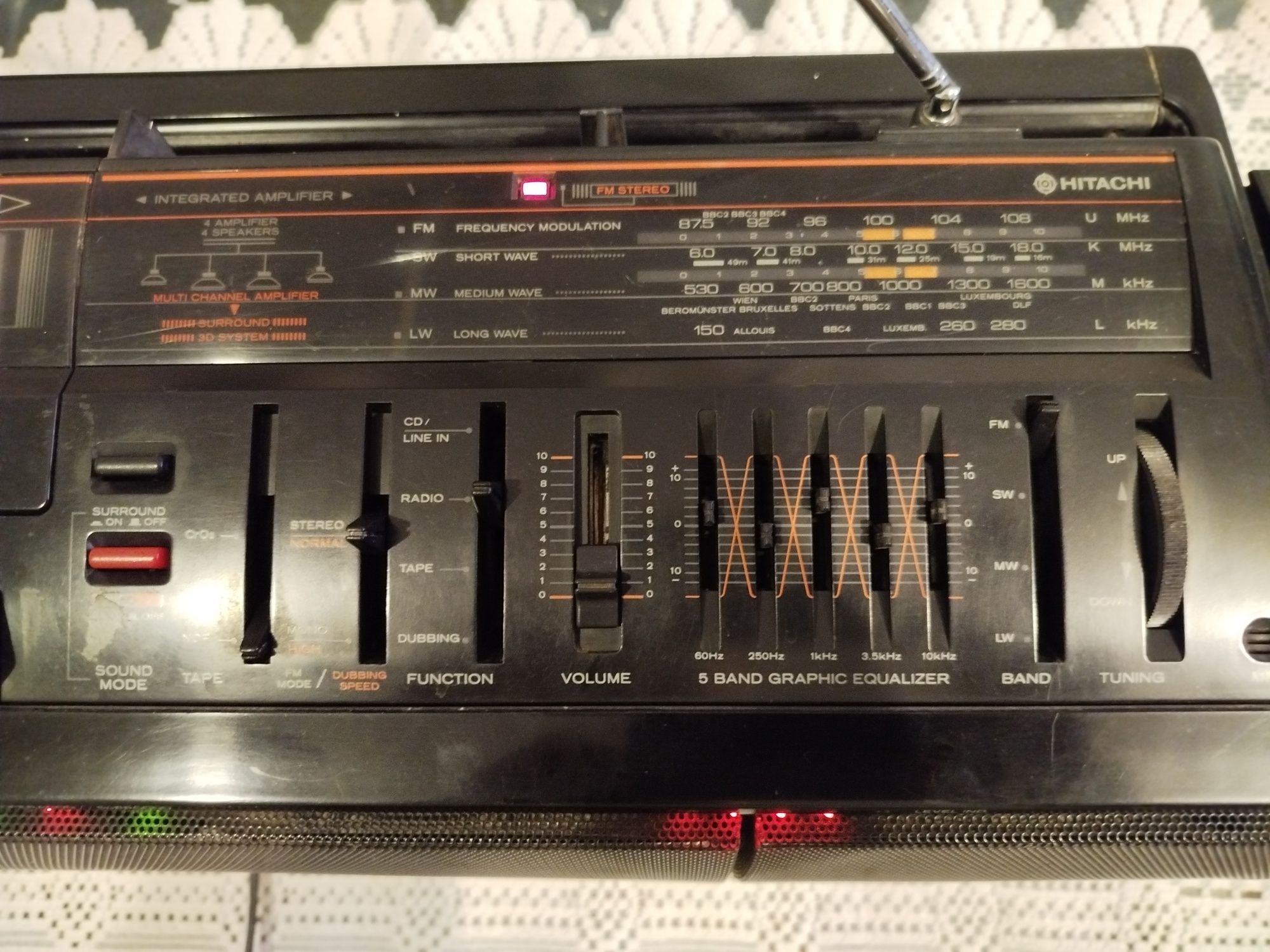 Radiomagnetofon Hitachi 3D80E